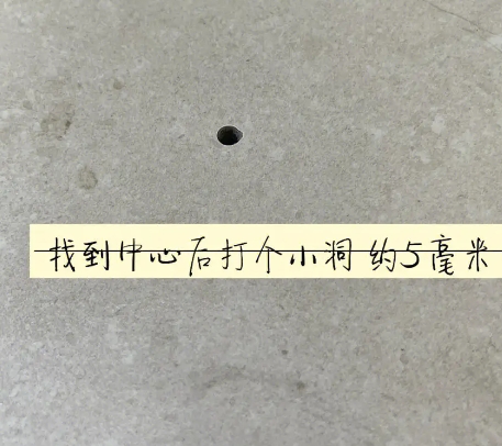 无极瓷砖空鼓维修公司专业解答在瓷砖铺贴过程中，如果砂料搅拌不均匀，将会带来以下问题