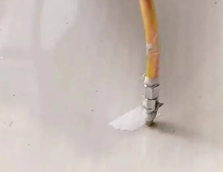 无极瓷砖空鼓维修公司专业解答在瓷砖铺贴过程中，如果使用的砂料过粗（如全部使用了粗砂），可能会导致以下问题